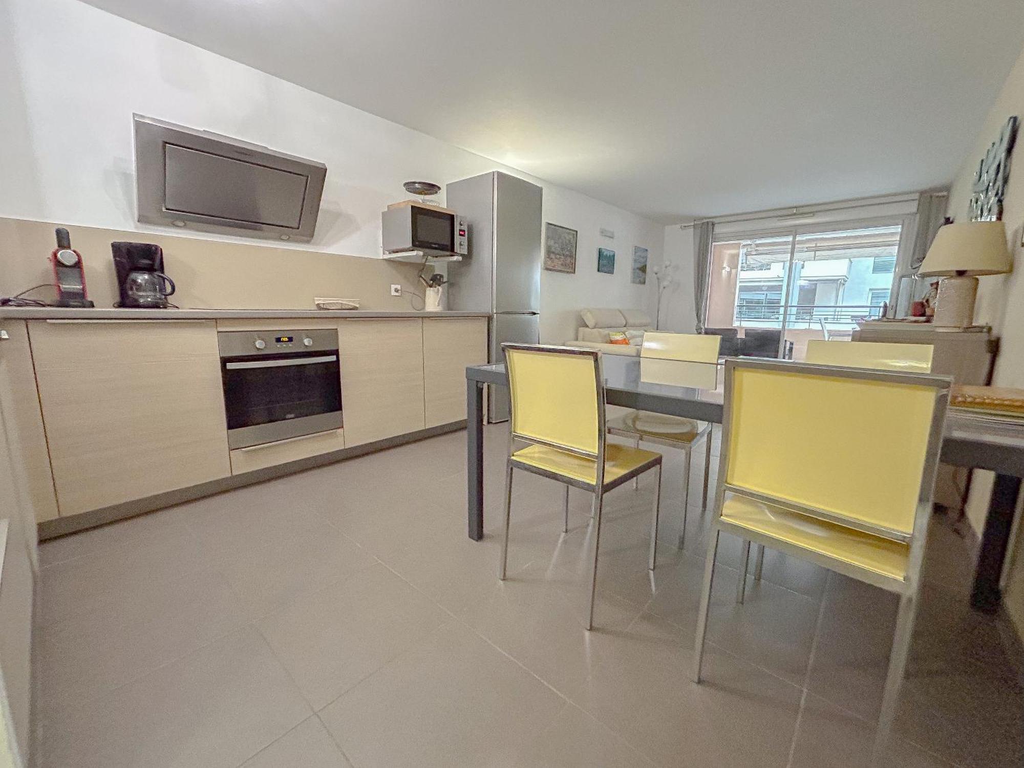 Appartement Centrale A 100 M Des Plages Rue De Provence Saint-Raphaël Dış mekan fotoğraf